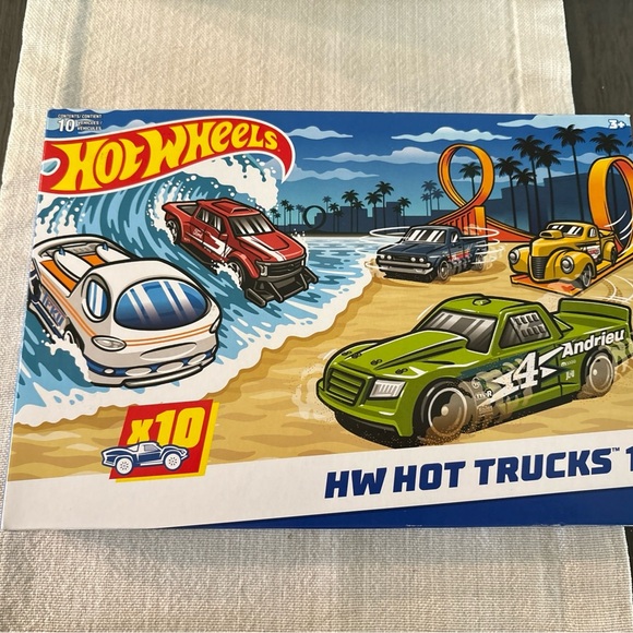 HW Hot Trucks Toy Set - Multicolor - Picture 1 of 2